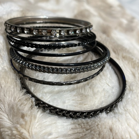 Set of dark colored bracelets (9) - Picture 2 of 7